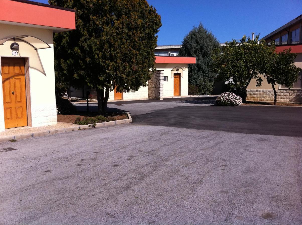 Hotel Giardino Modugno Bagian luar foto